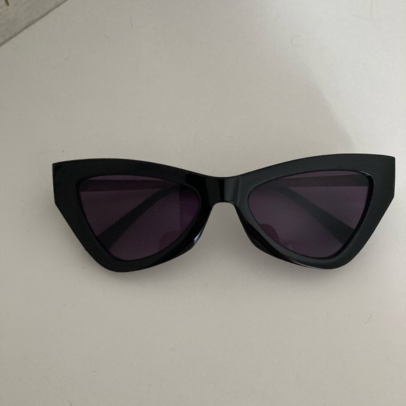 Cat eye sunglasses - Picture 3 of 3